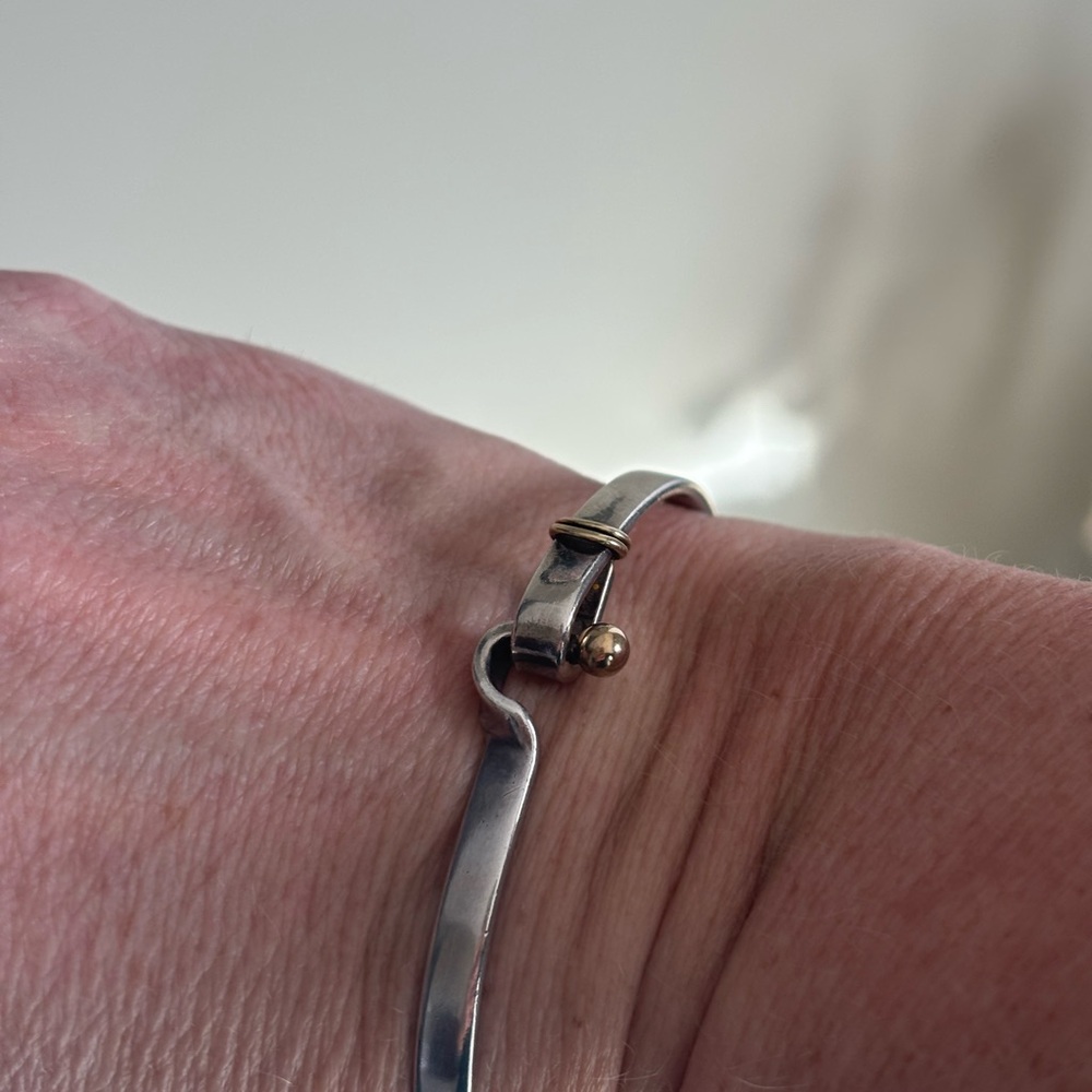 Tiffany & Co. HOOK BUCKLE BRACELET IN GOLD AND SILVER - Picture 5 of 5